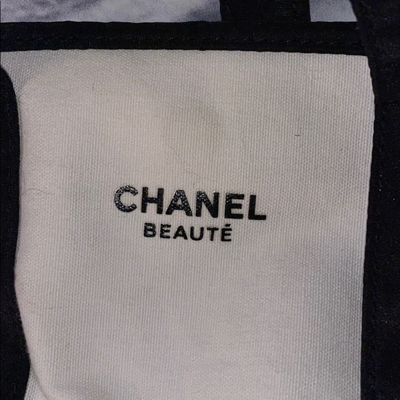 Chanel Bundle of 2 Travel Cosmetic Accessory Cases - Picture 4 of 15